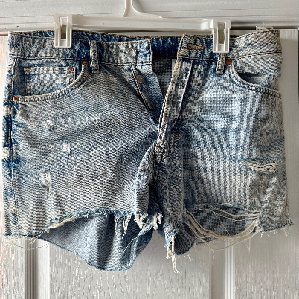 H&M High Rise Vintage Denim Shorts Light Wash Size 10 👖